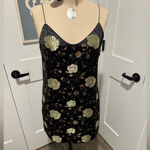 EUC Forever 21 satin flower design dress withh spaghetti straps. Size larger.